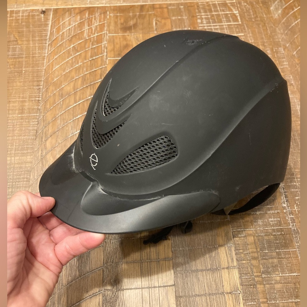 Kids Black Riding Helmet - Picture 2 of 7